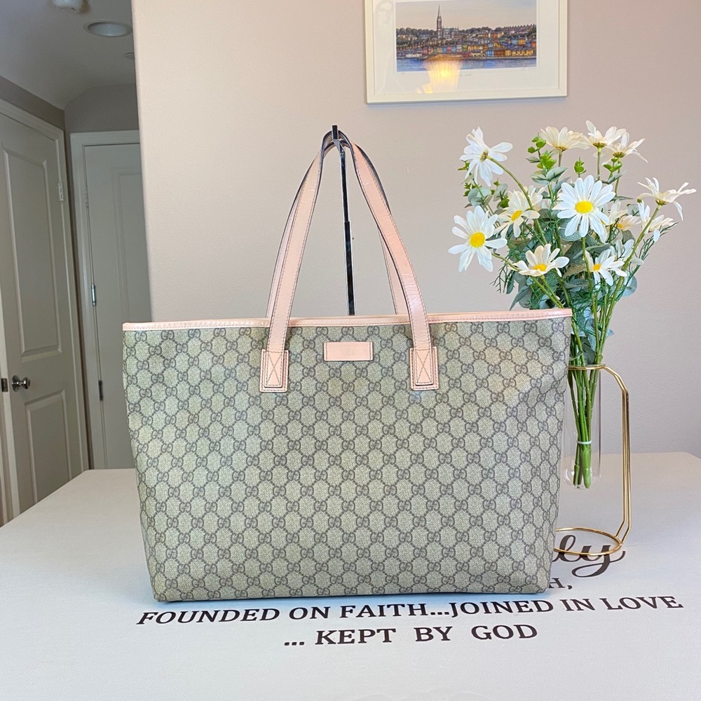 Gucci GG Logo Printed Large Totes Shoulder Bag